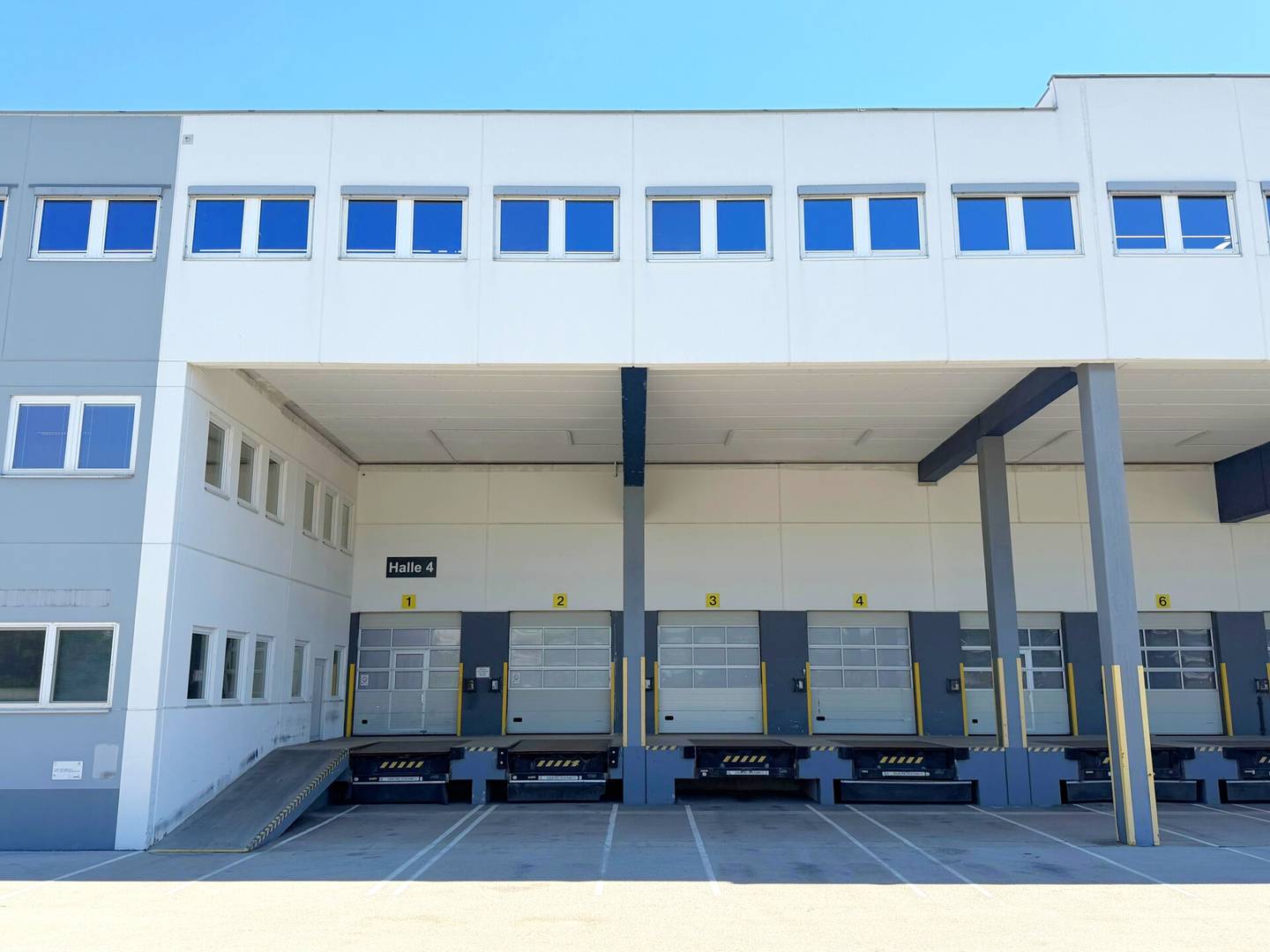 High-Bay Warehouse with Cross-Dock and Offices