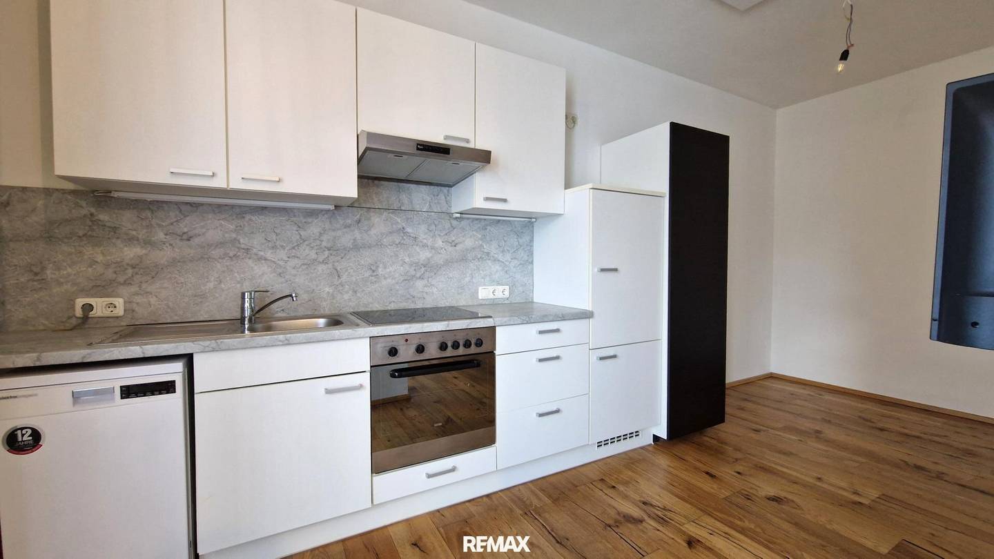 Renovated apartment with loggia and green view