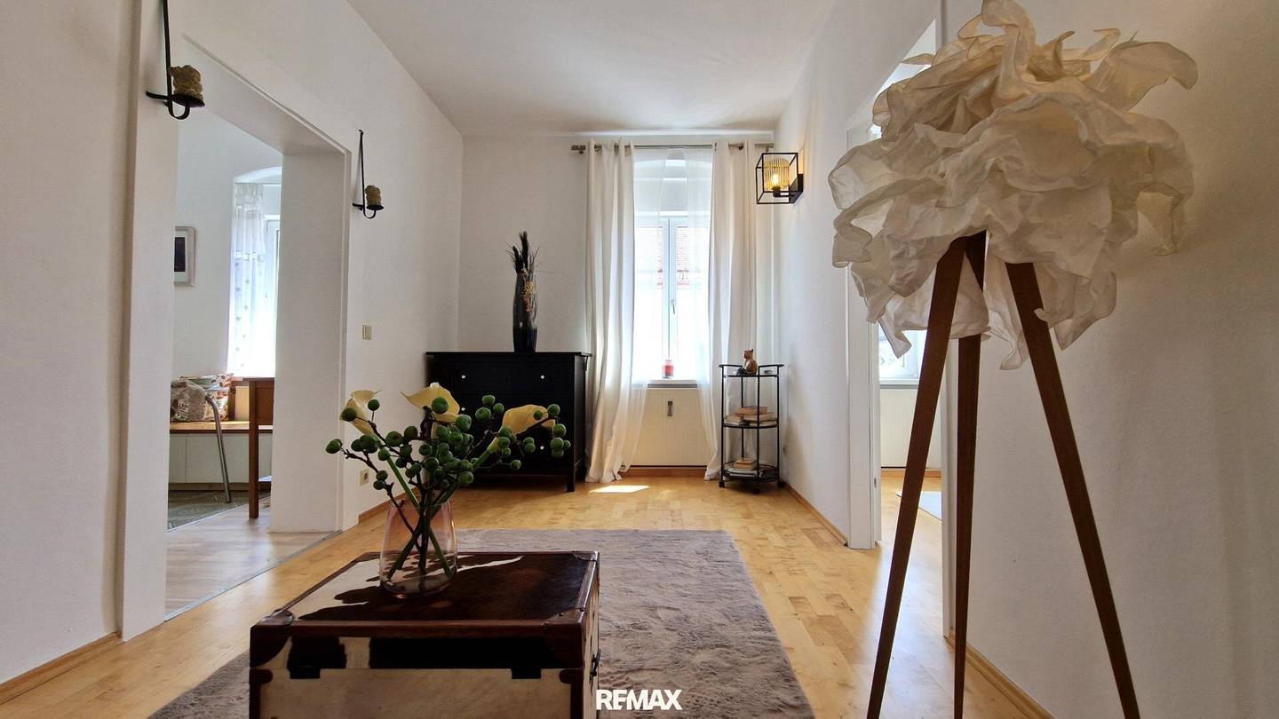 Vollmöblierte renovierte Wohnung in zentraler Lage