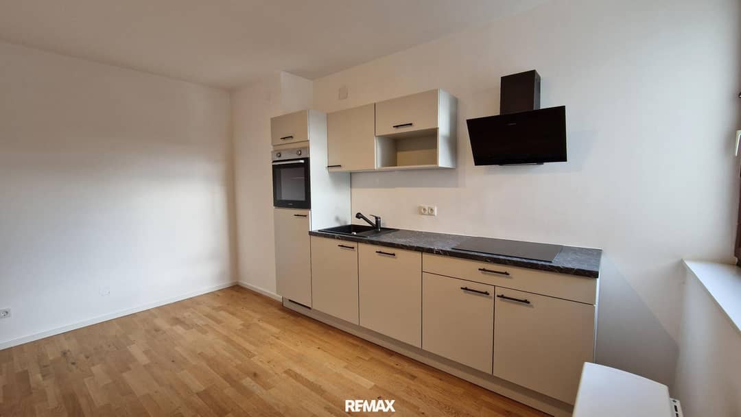 Wohnung with Loggia and Green View