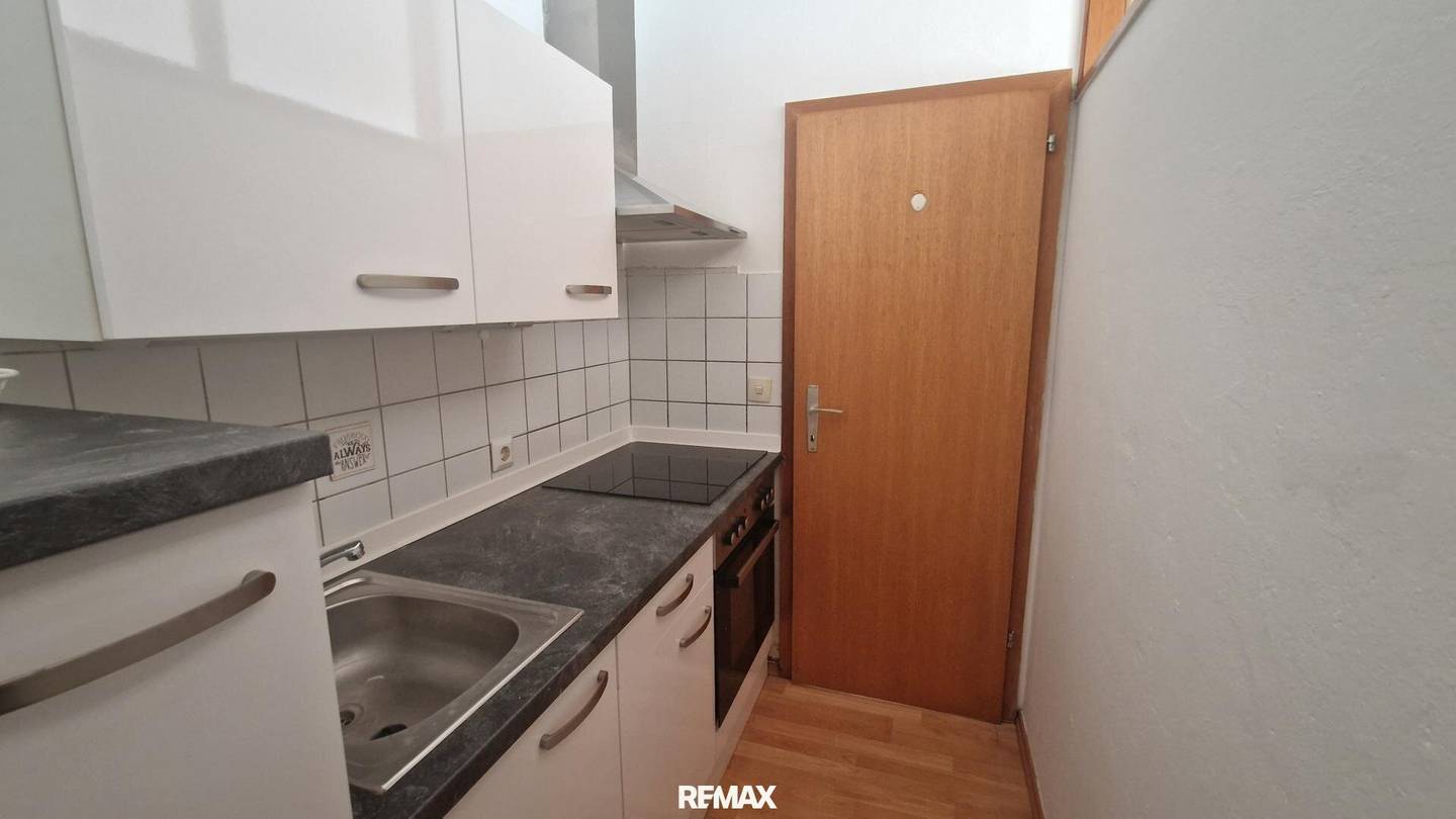 Garçonnière zentrale Lage Loggia TG Parkplatz