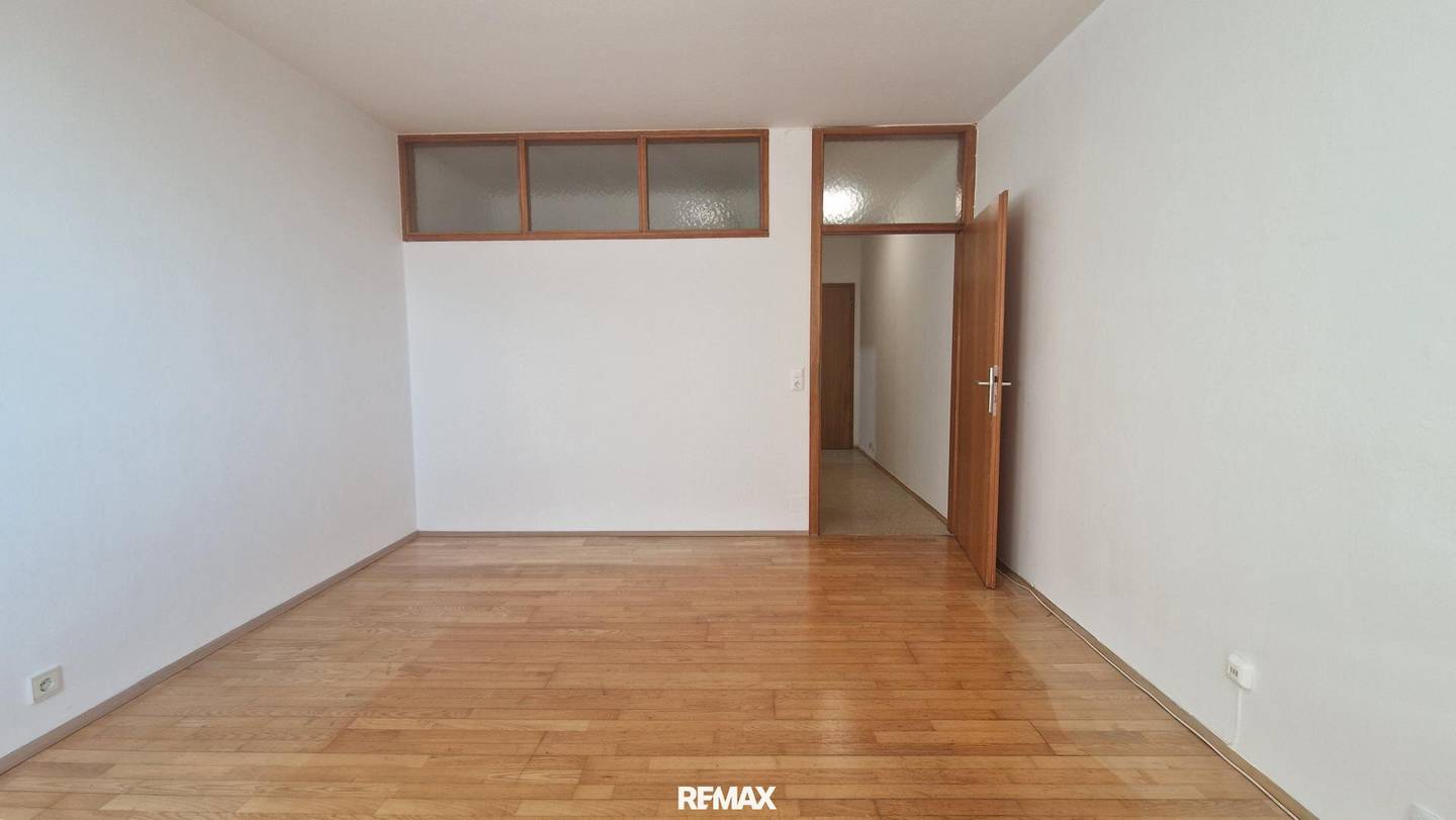 Garçonnière zentrale Lage Loggia TG Parkplatz