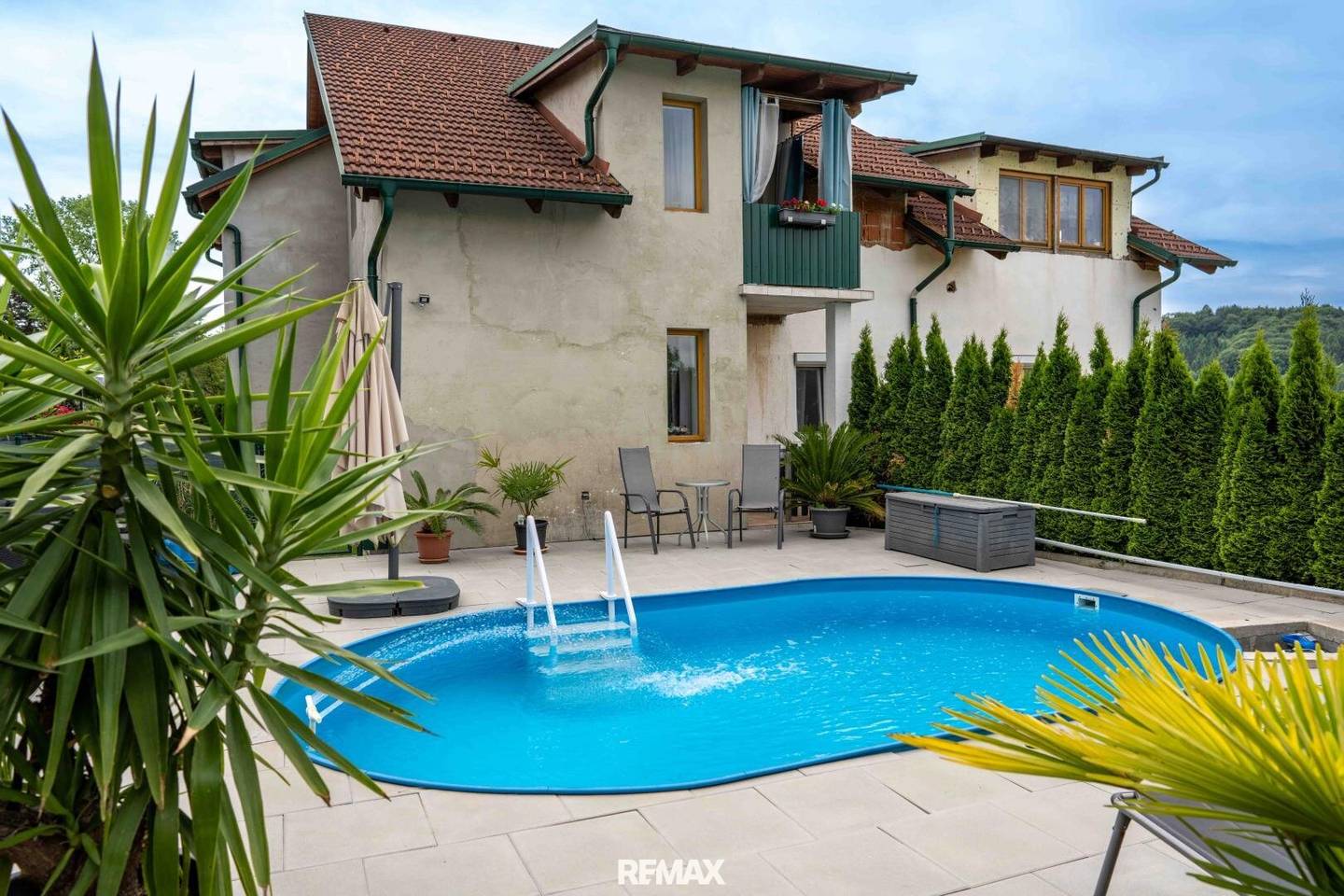 Haus mit Pool und Landwirtschaft
