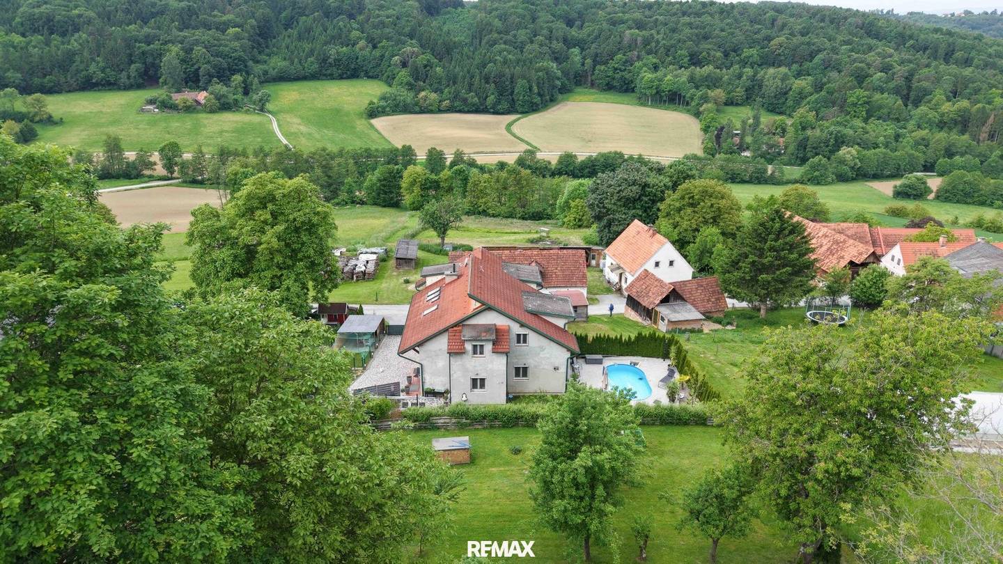 Haus mit Pool und Landwirtschaft