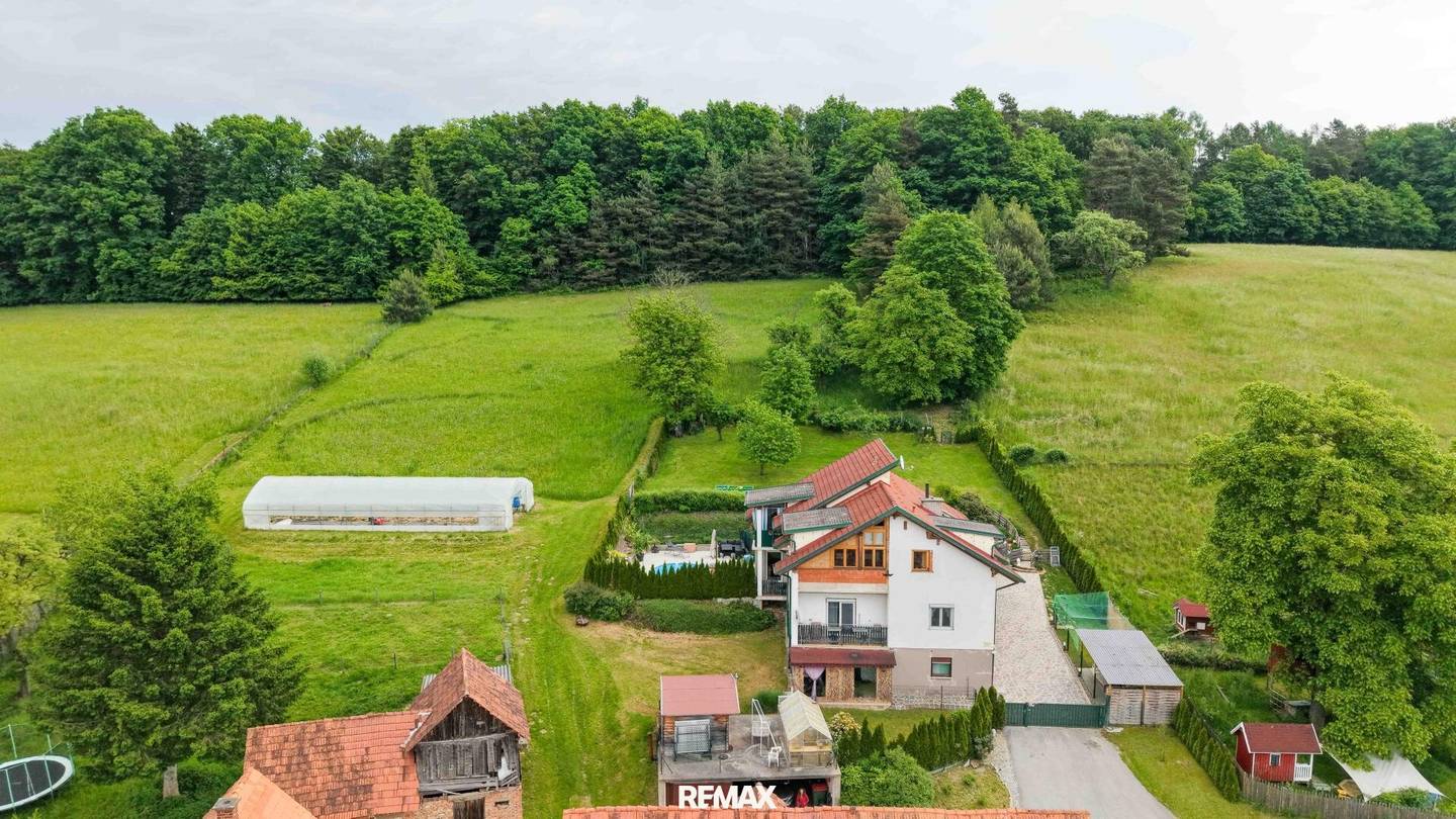 Haus mit Pool und Landwirtschaft