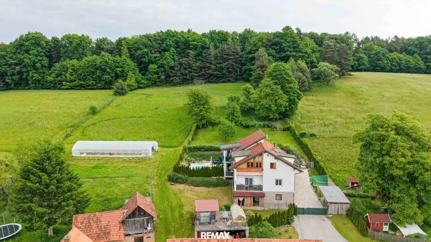 Haus mit Pool und Landwirtschaft