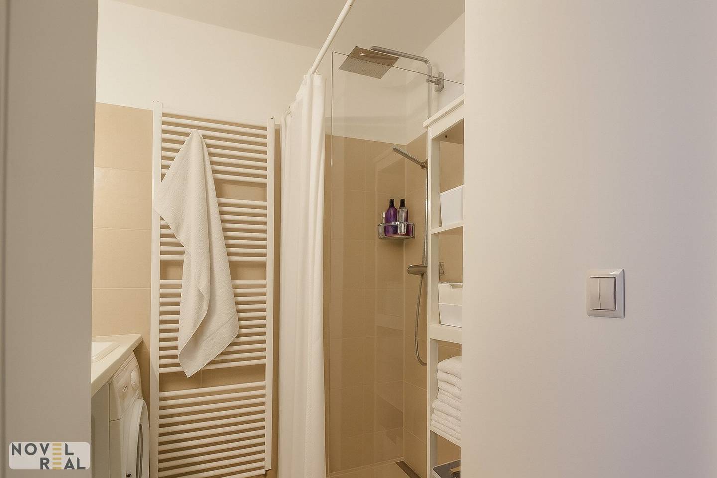 Moderne Wohnung im Alsergrund mit großer Wohnküche und Lift
