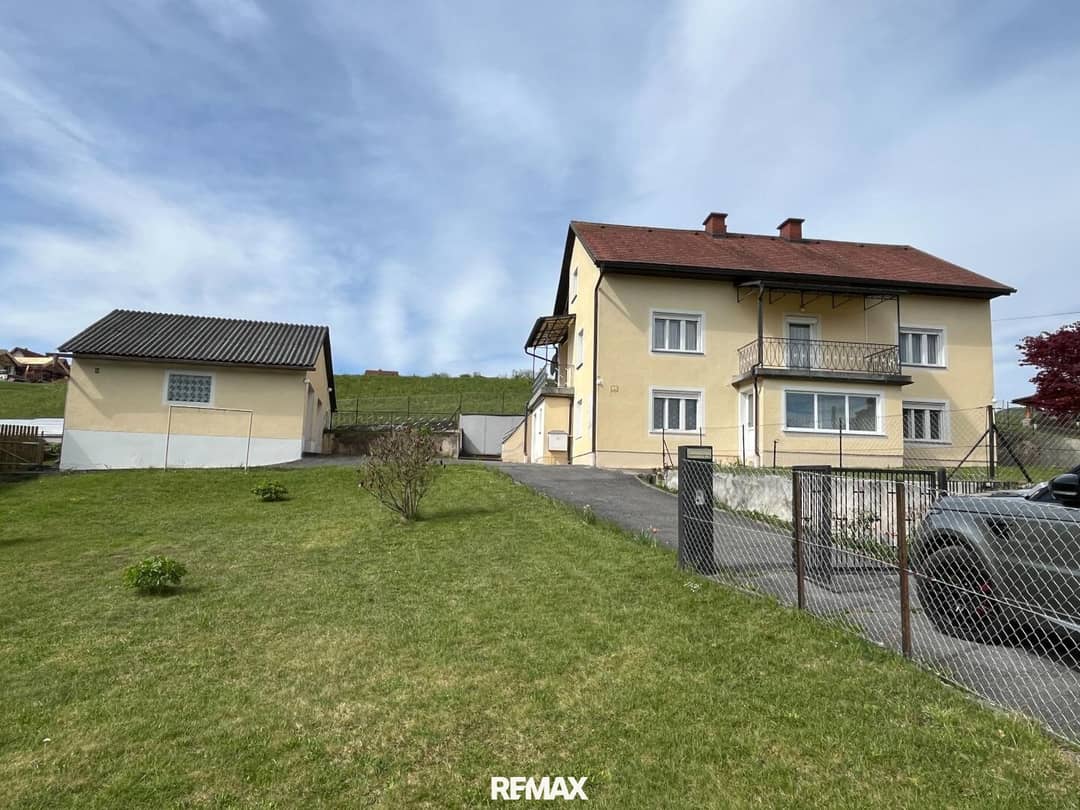 Wohnhaus mit Grundstück in Rein