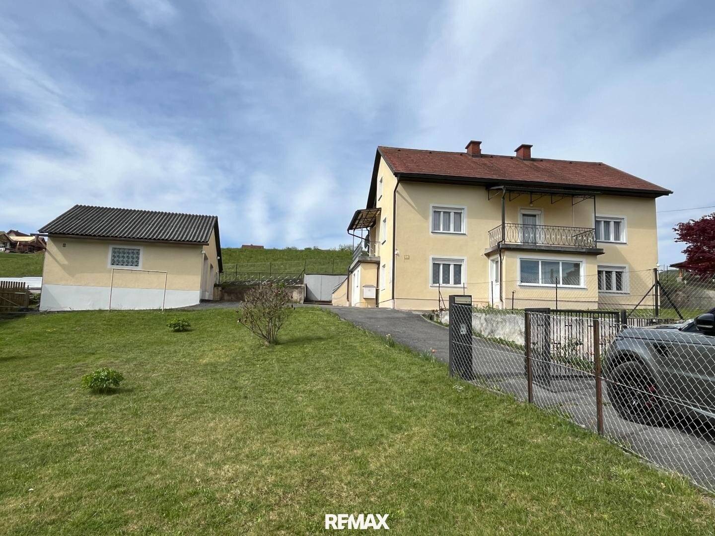 Wohnhaus mit Grundstück in Rein