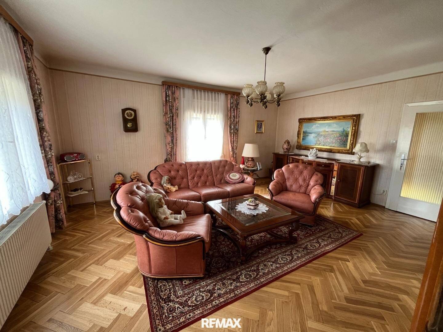 Wohnhaus mit Grundstück in Rein