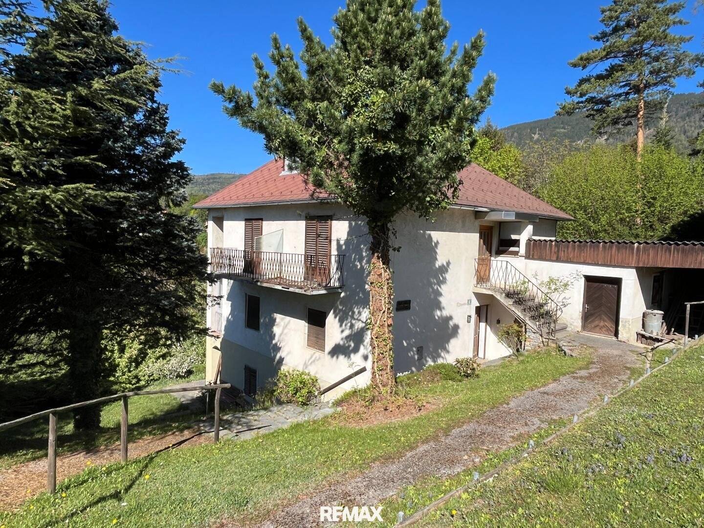 Zwei Häuser mit Sanierungsbedarf auf 2190 m²