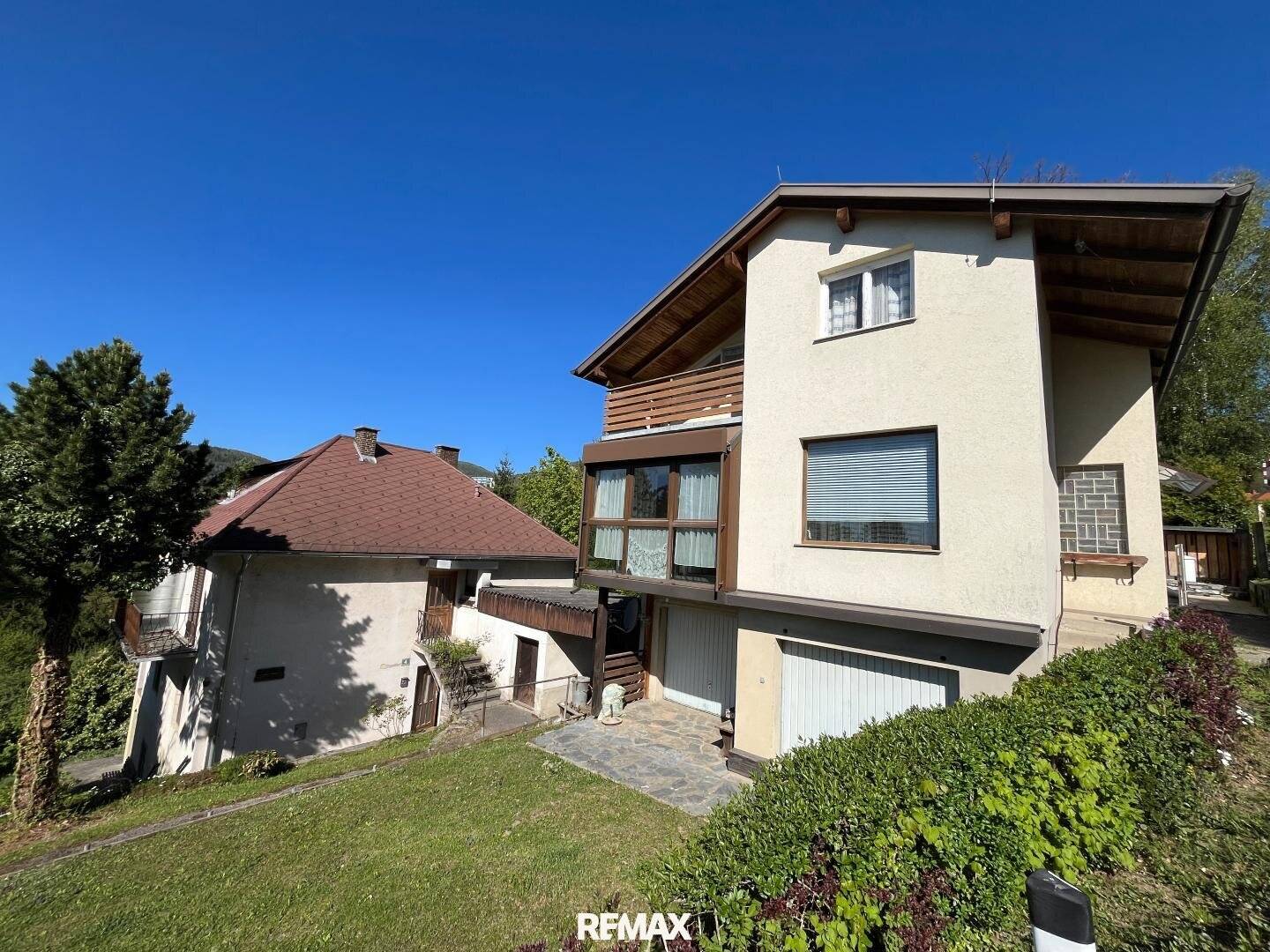 Zwei Häuser mit Sanierungsbedarf auf 2190 m²