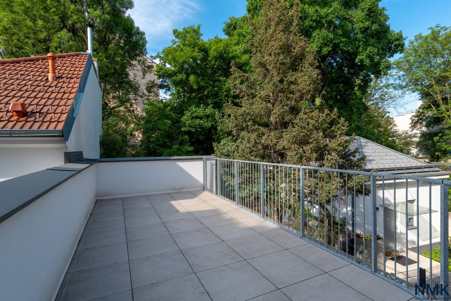 Altbauwohnung mit großer Terrasse nahe Schloss Hetzendorf
