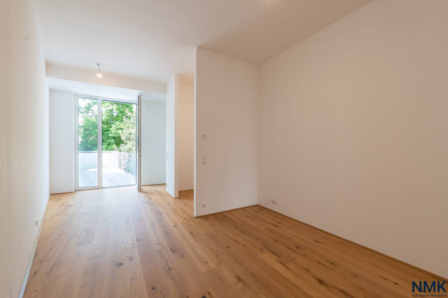Altbauwohnung mit großer Terrasse nahe Schloss Hetzendorf