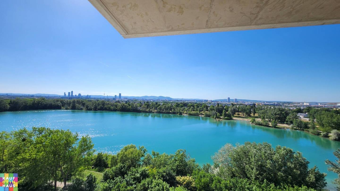 Apartment with direct lake view and quiet location