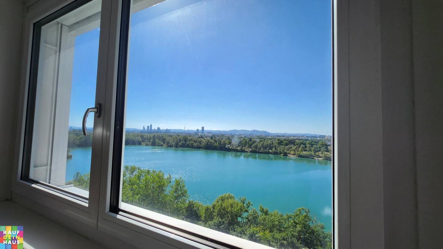Apartment with direct lake view and quiet location