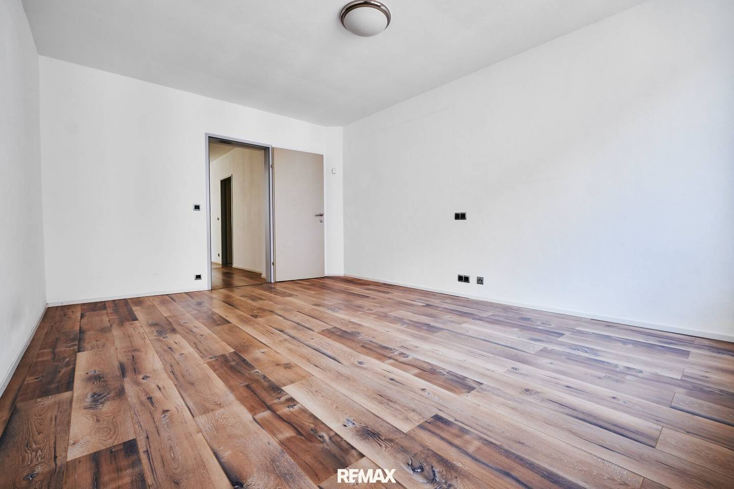 Quiet modernized apartment near Steinbauerpark