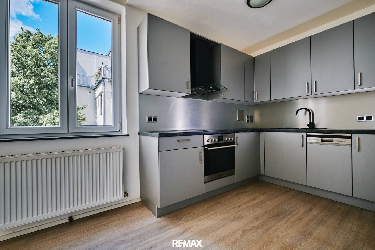 Quiet modernized apartment near Steinbauerpark