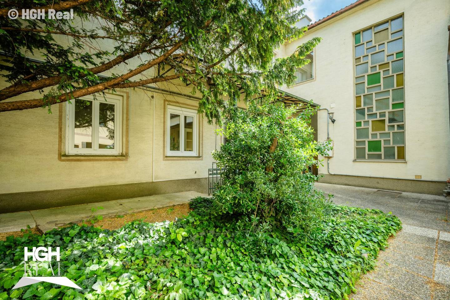 Apartment with two units and loggia near U1