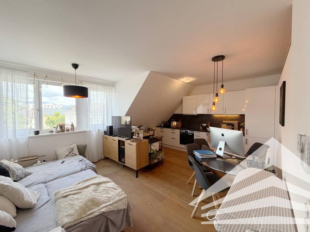 Dachgeschosswohnung in city center with built in kitchen