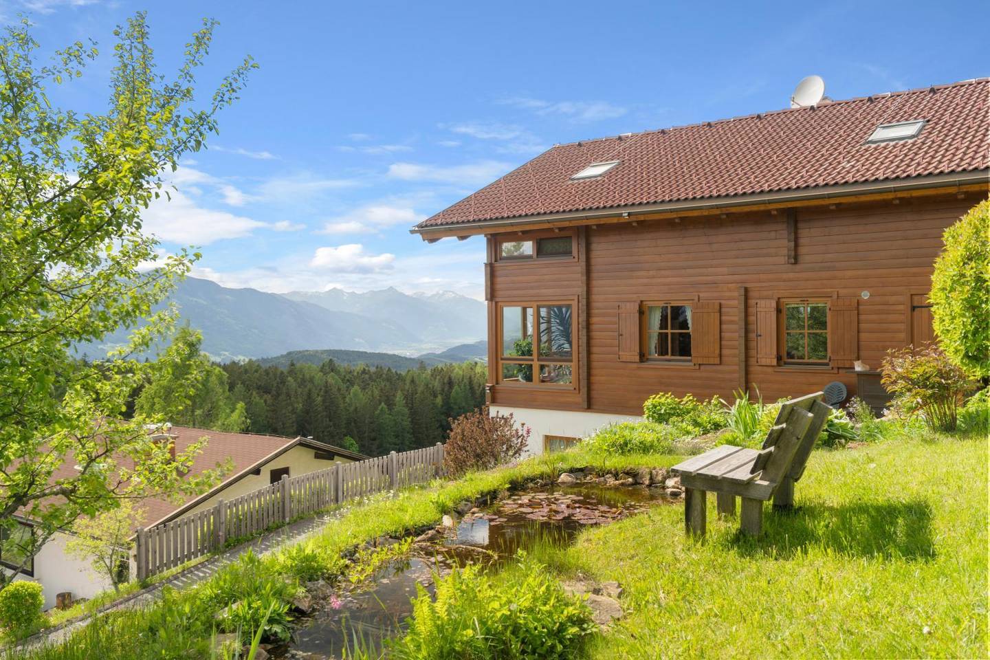 Ferienhaus mit Seeblick und Bergpanorama