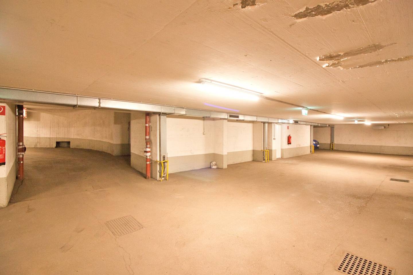 Parking space in underground garage, 1140 Vienna
