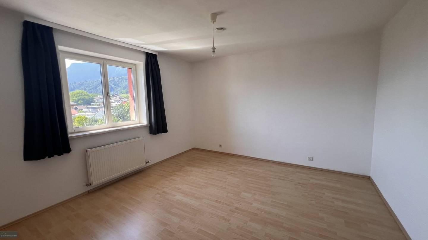 Wohnung Westausrichtung Großzügiger Wohnbereich