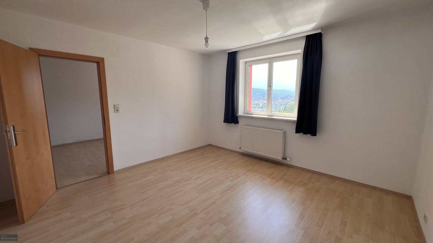 Wohnung Westausrichtung Großzügiger Wohnbereich