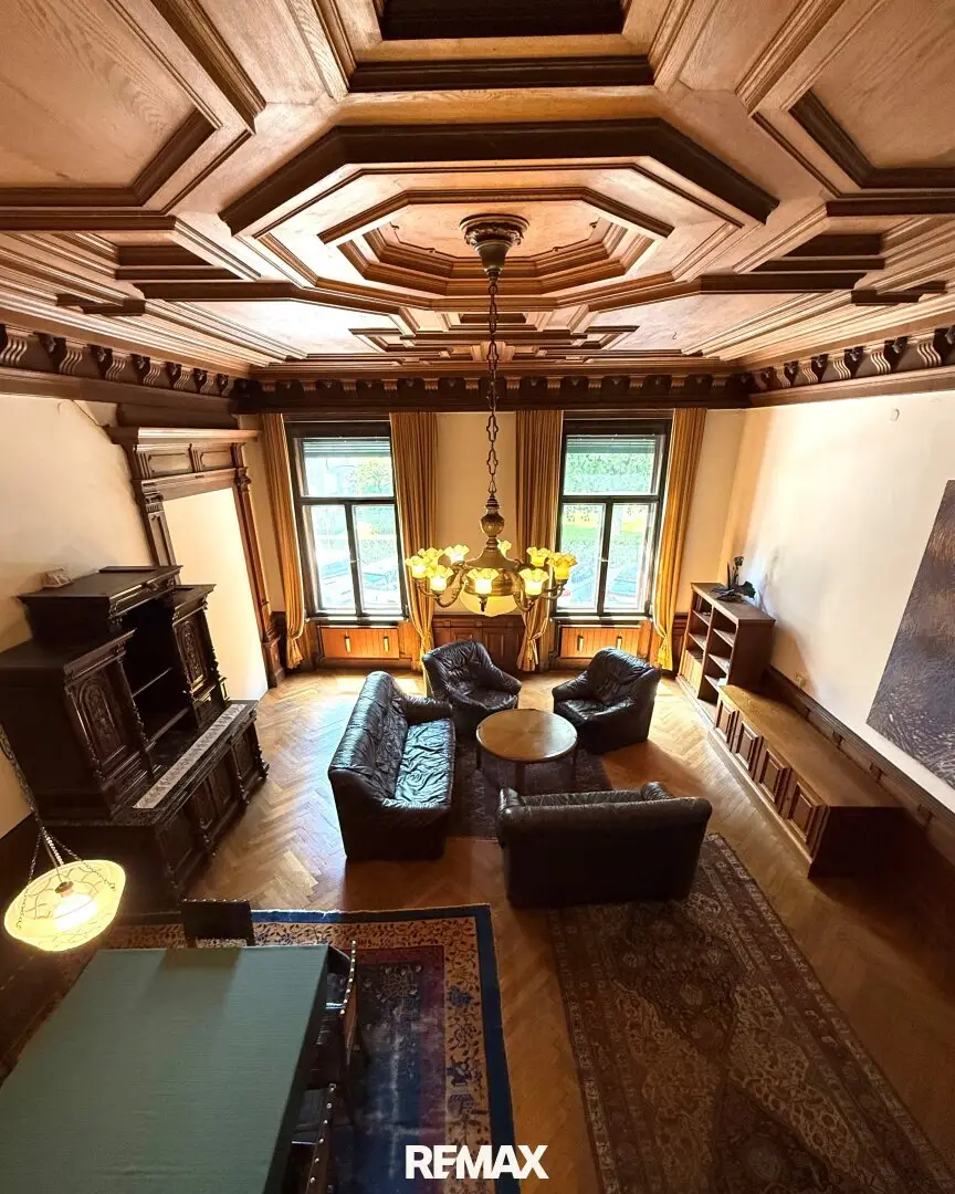 Extraordinary Dimensions – stately Beletage meets studio flair