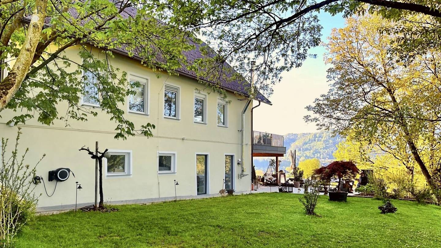 Exklusiver Landsitz mit Pferdeanlage