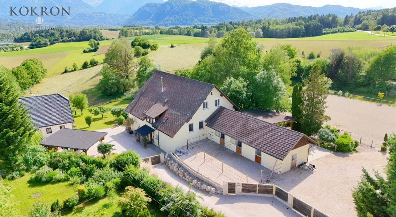 Exklusiver Landsitz mit Pferdeanlage