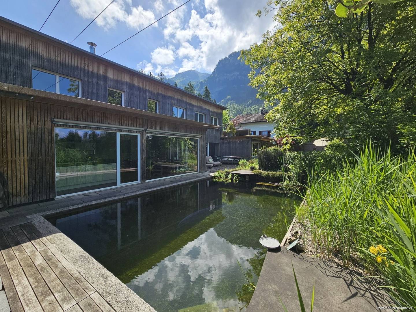 Wohn- und Seminarhaus mit Schwimmteich