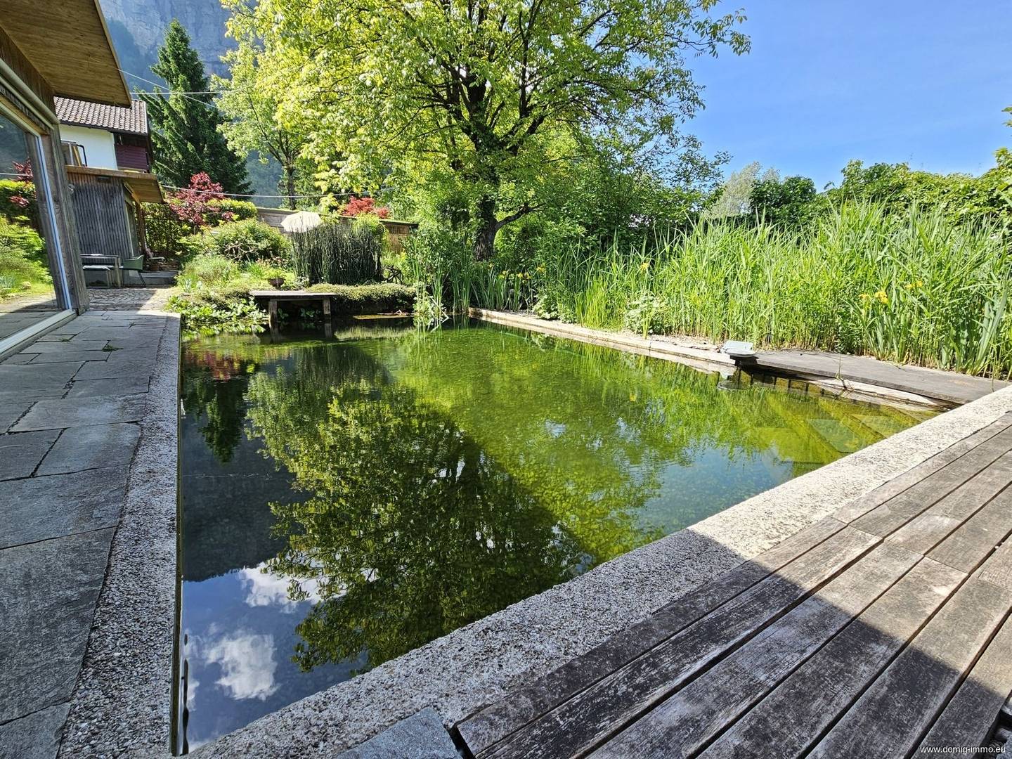 Wohn- und Seminarhaus mit Schwimmteich