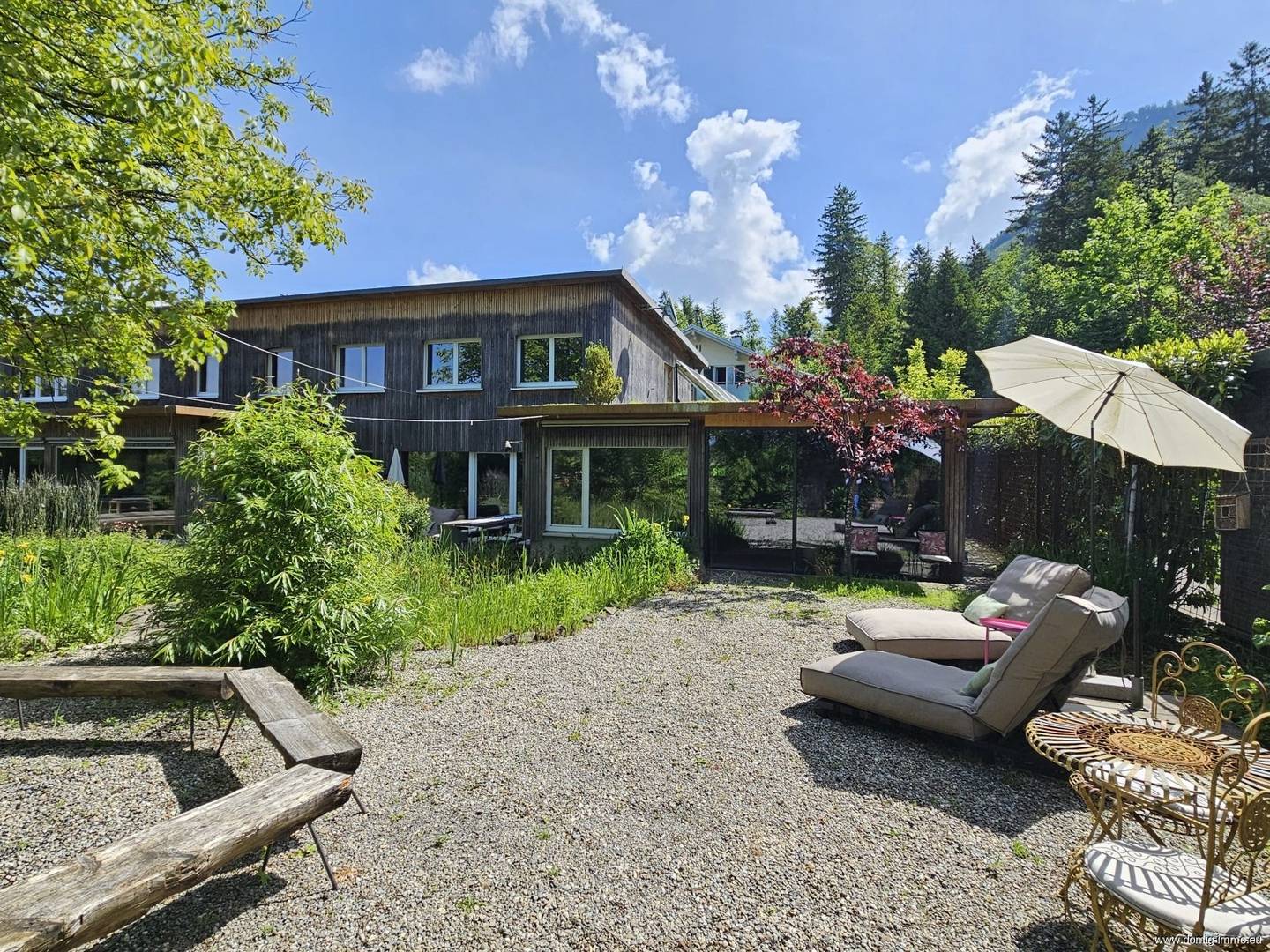 Wohn- und Seminarhaus mit Schwimmteich