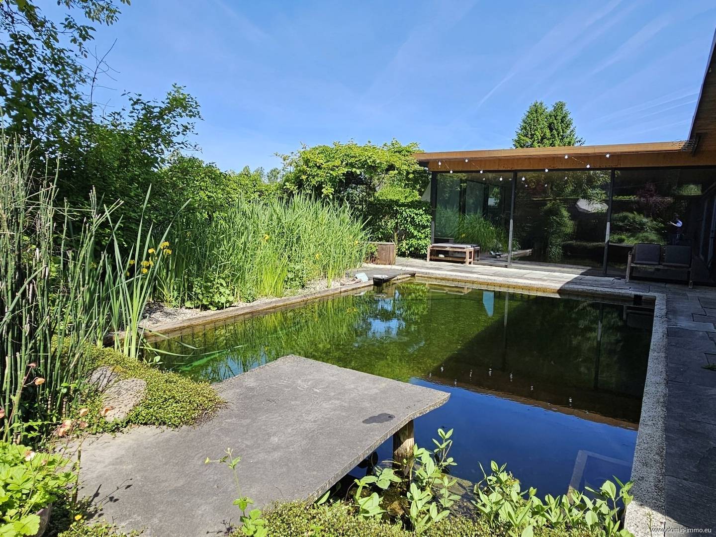Wohn- und Seminarhaus mit Schwimmteich