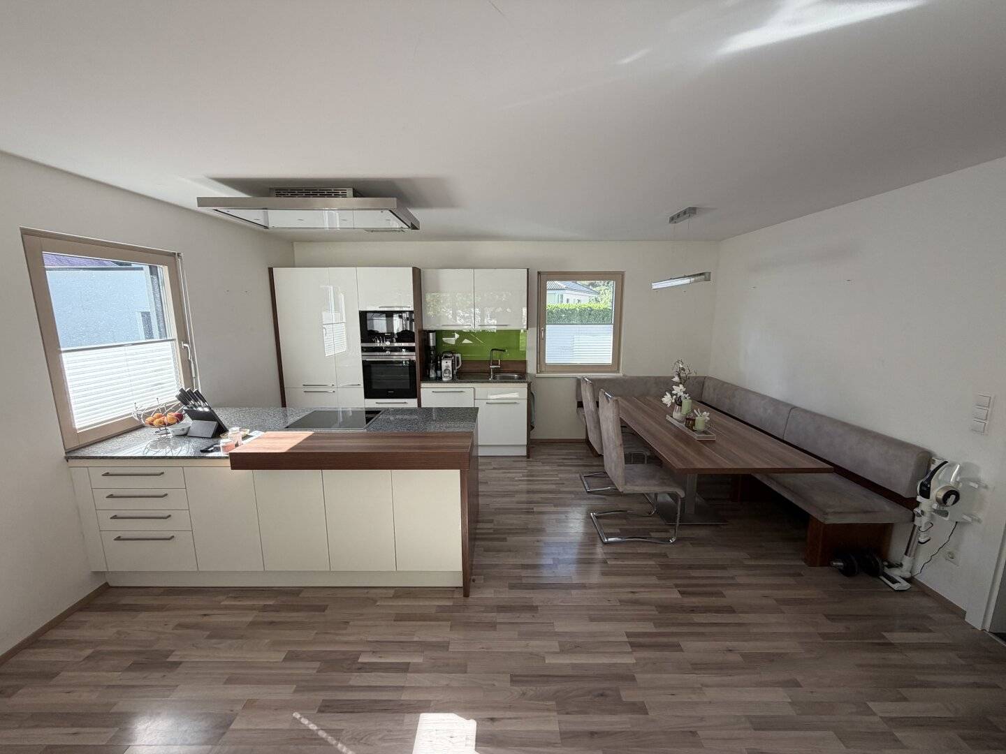 Exklusiver Bungalow mit Pool und PV-Anlage