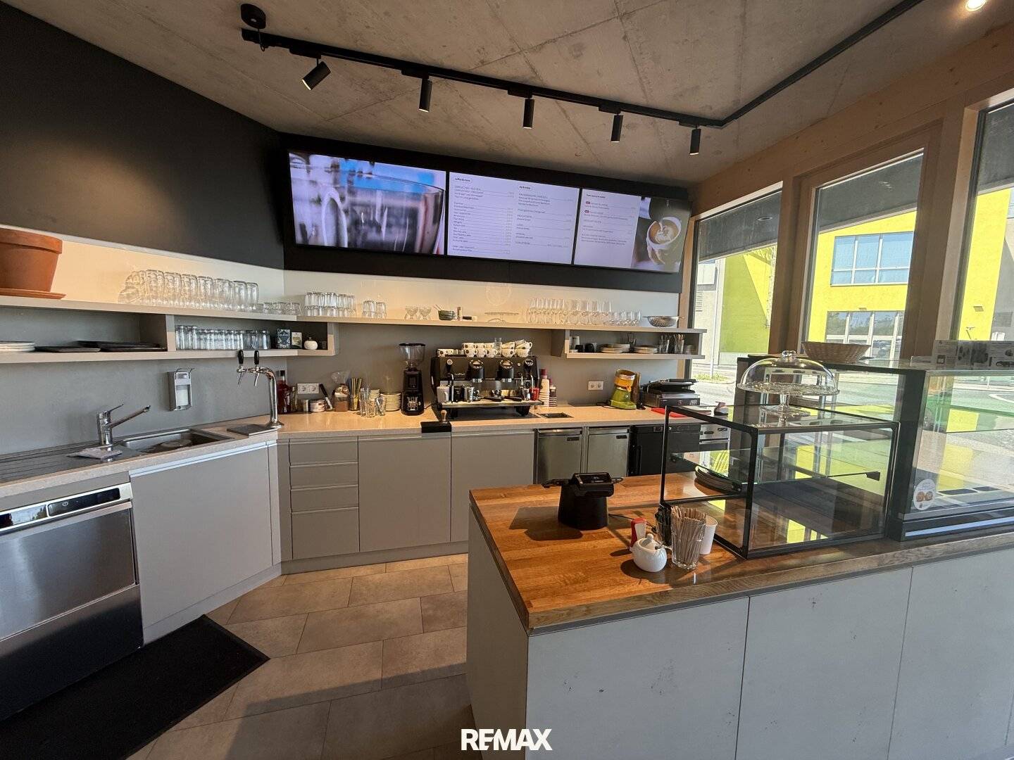 Modern Café in Schwechat