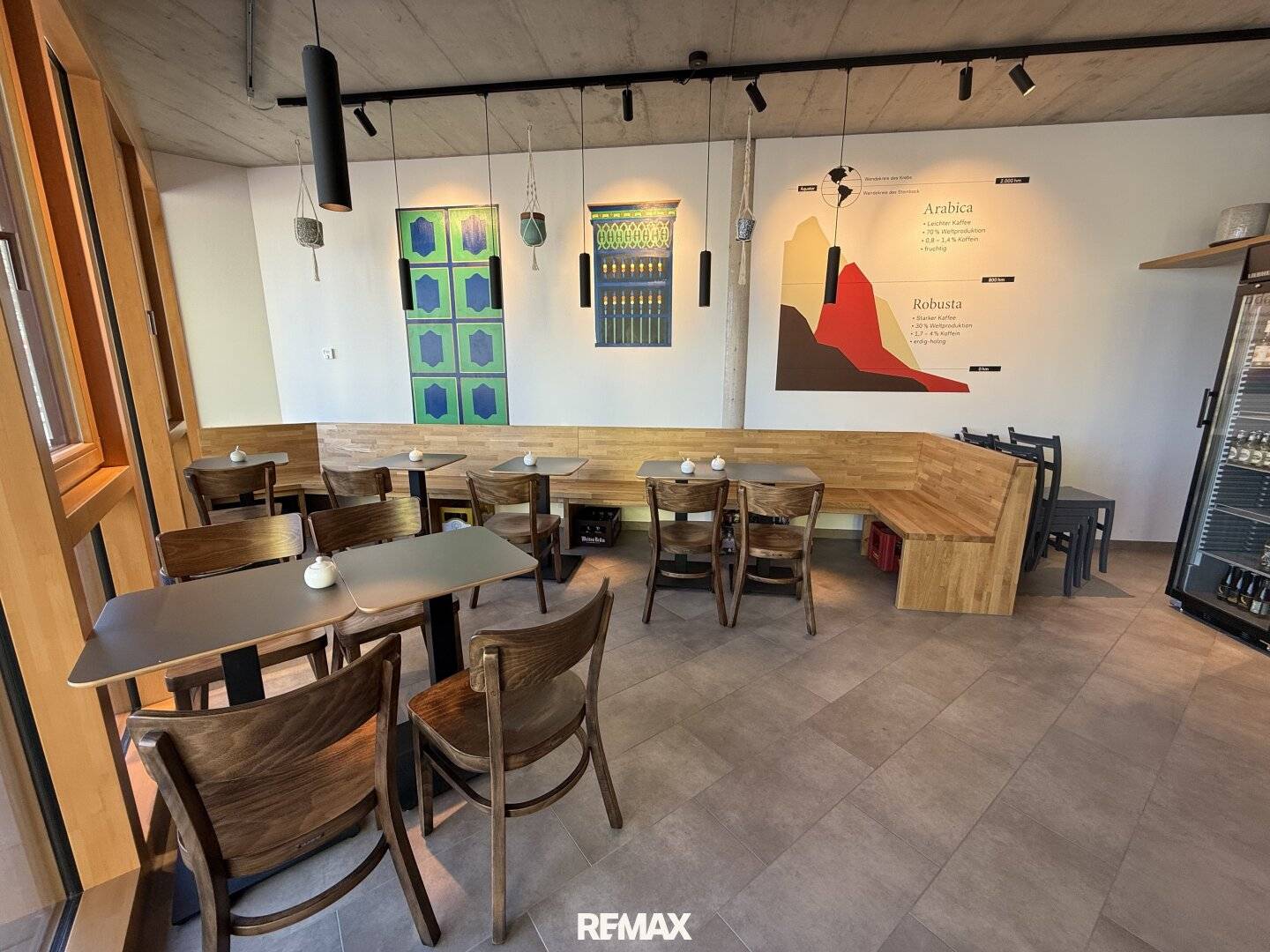 Modern Café in Schwechat