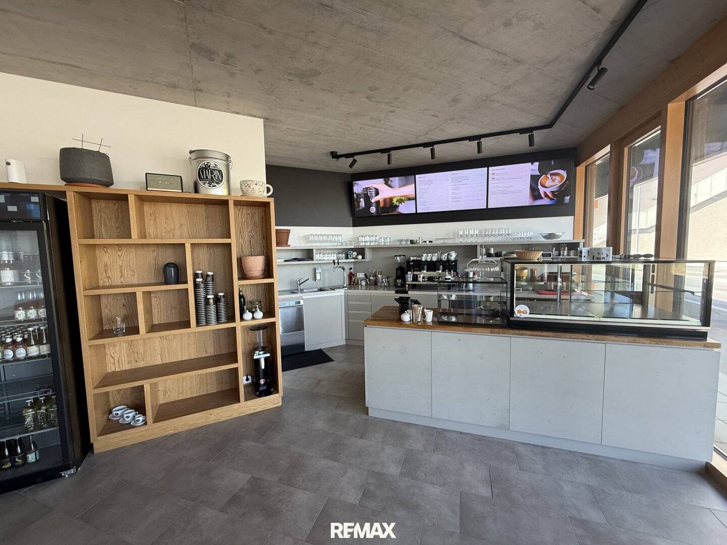 Modern Café in Schwechat