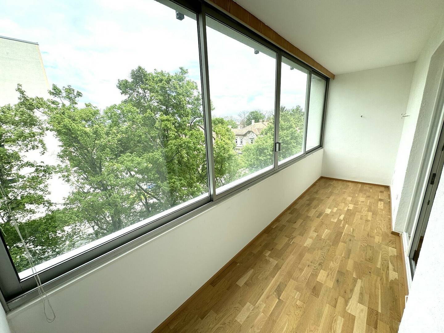 Renovated apartment with loggia on third floor