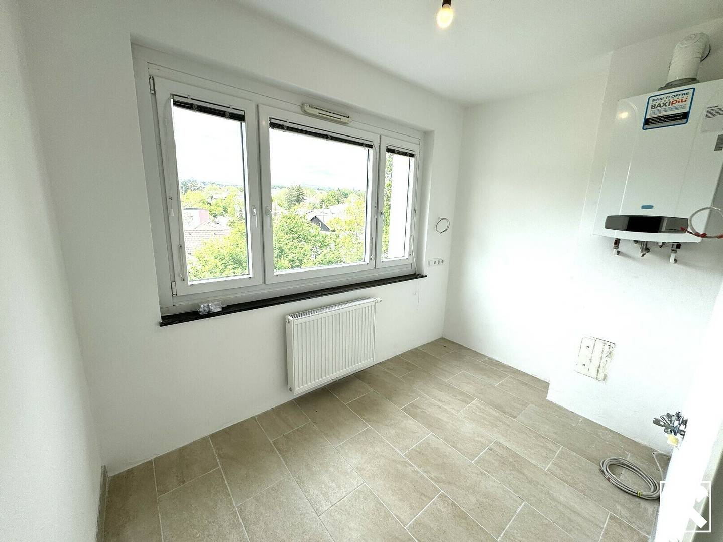 Renovated apartment with loggia on third floor