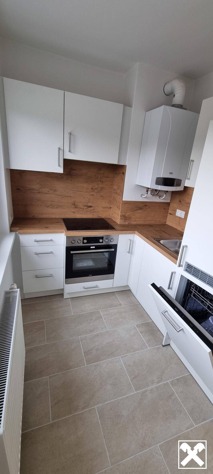 Renovated apartment with loggia on third floor