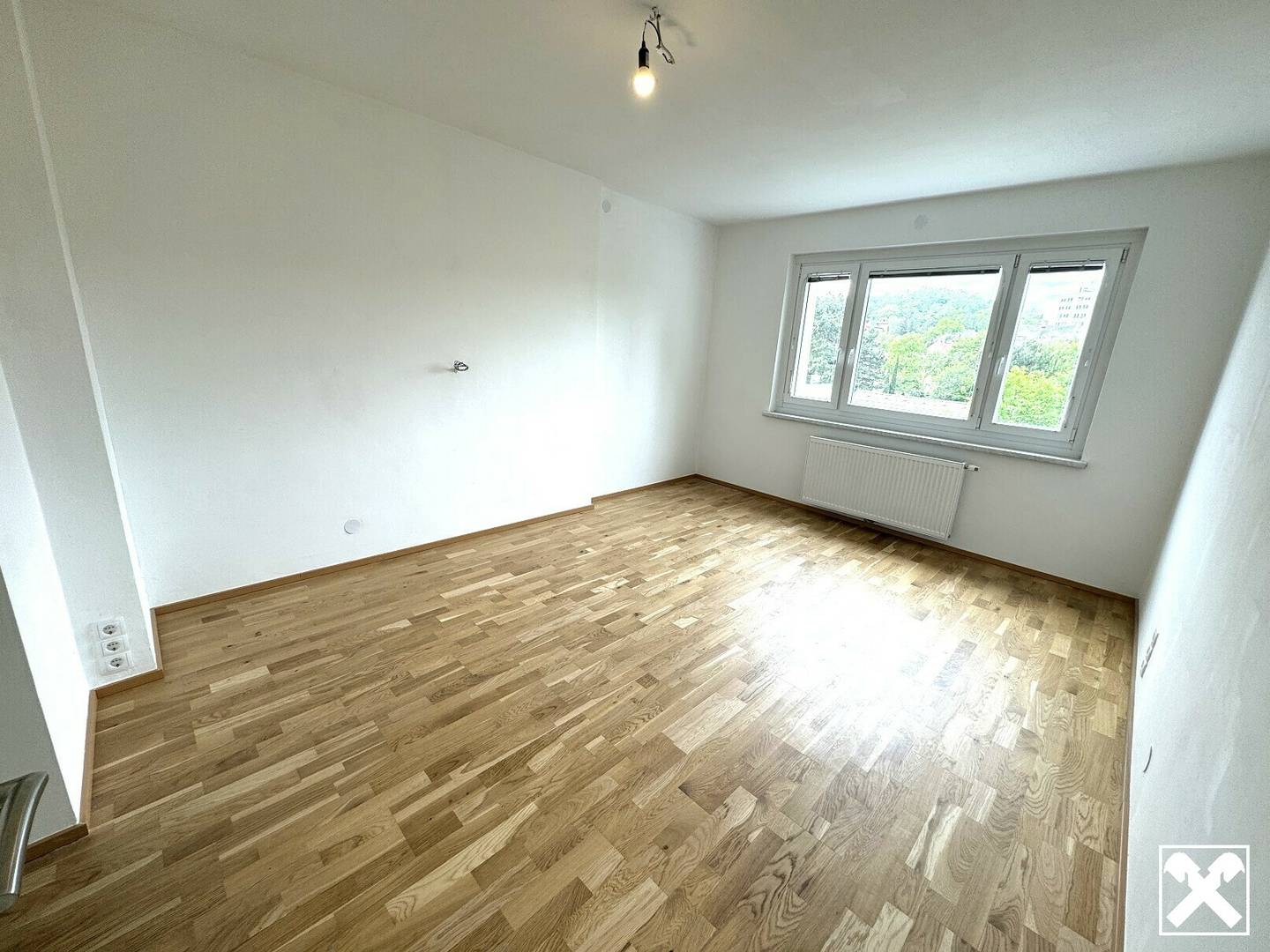 Renovated apartment with loggia on third floor
