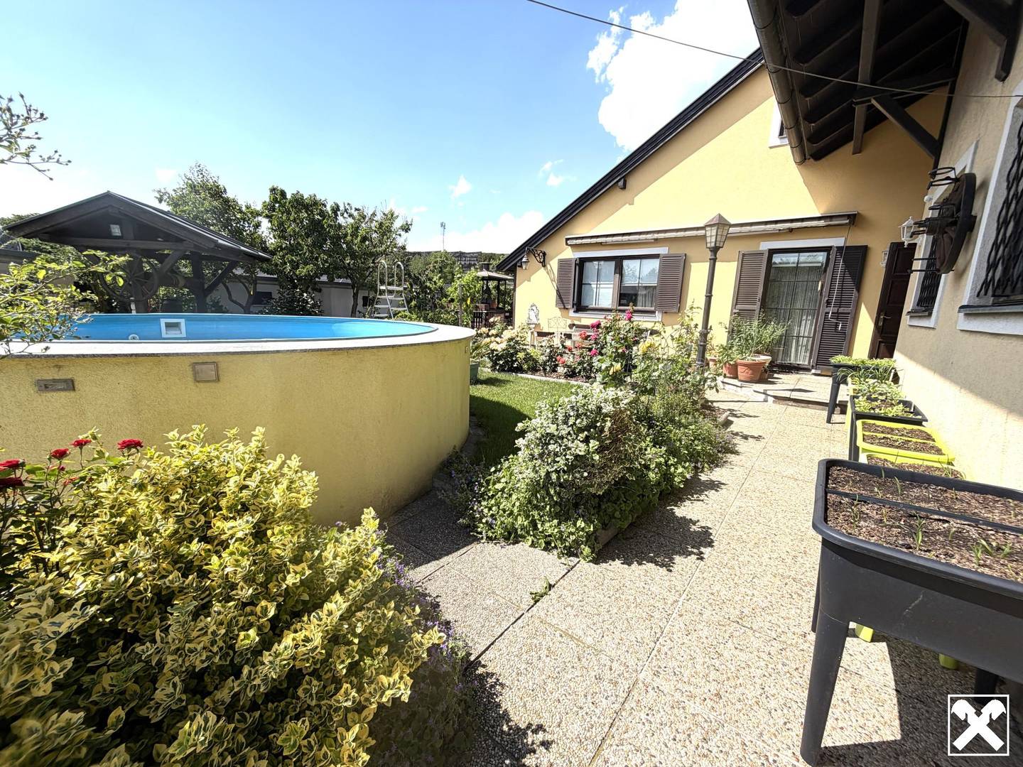 Family House with Pool and Sauna