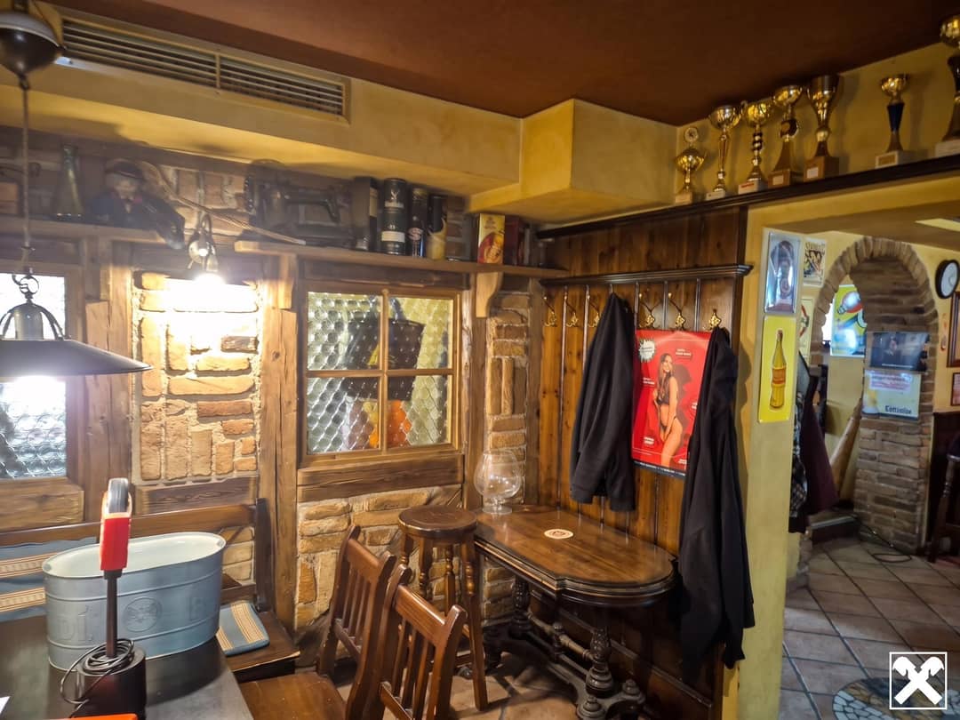 Etabliertes Pub mit Wohnungen