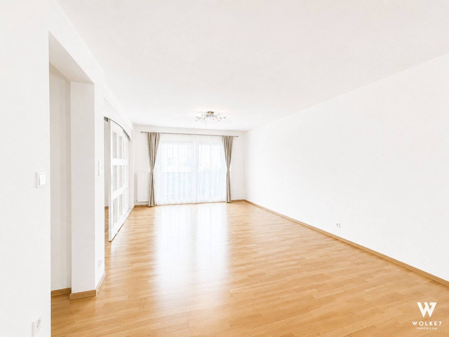 Bright apartment with balcony near U3 Enkplatz