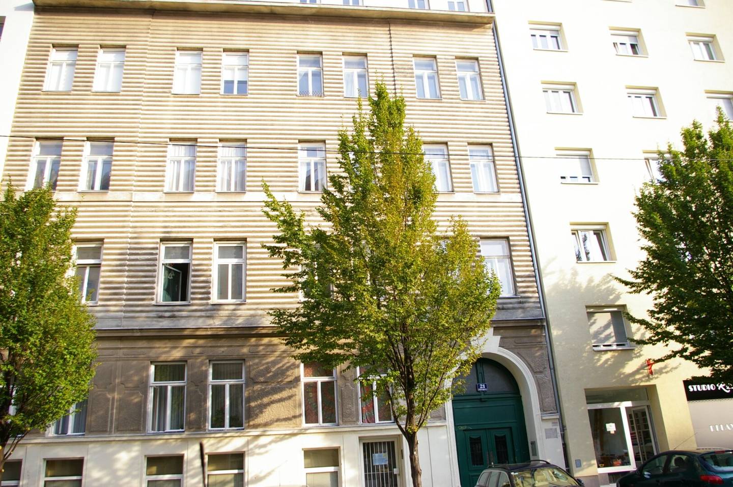 Quiet courtyard location
