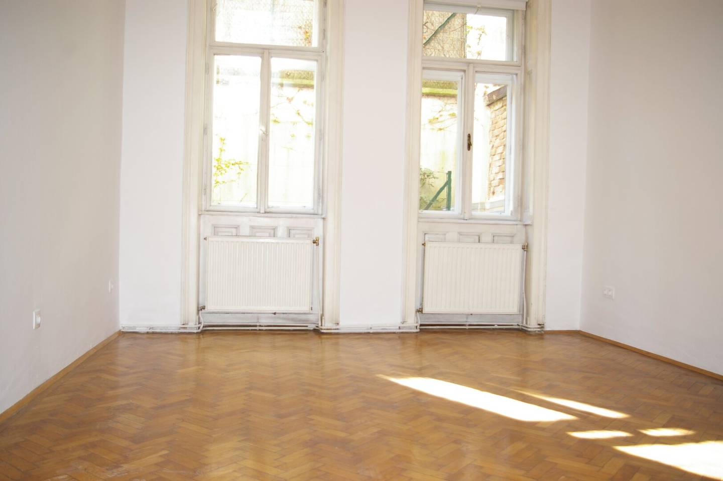 Quiet courtyard location