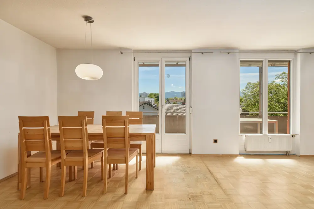 Großzügige 3,5 Zimmer Wohnung mit Südbalkon