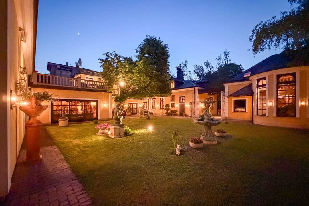 Villa Estate with Garden and Pool